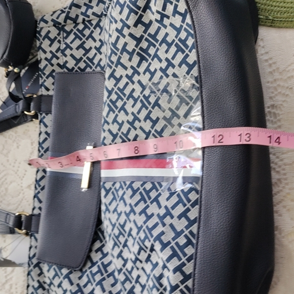 Tommy Hilfiger Tote - Picture 8 of 8